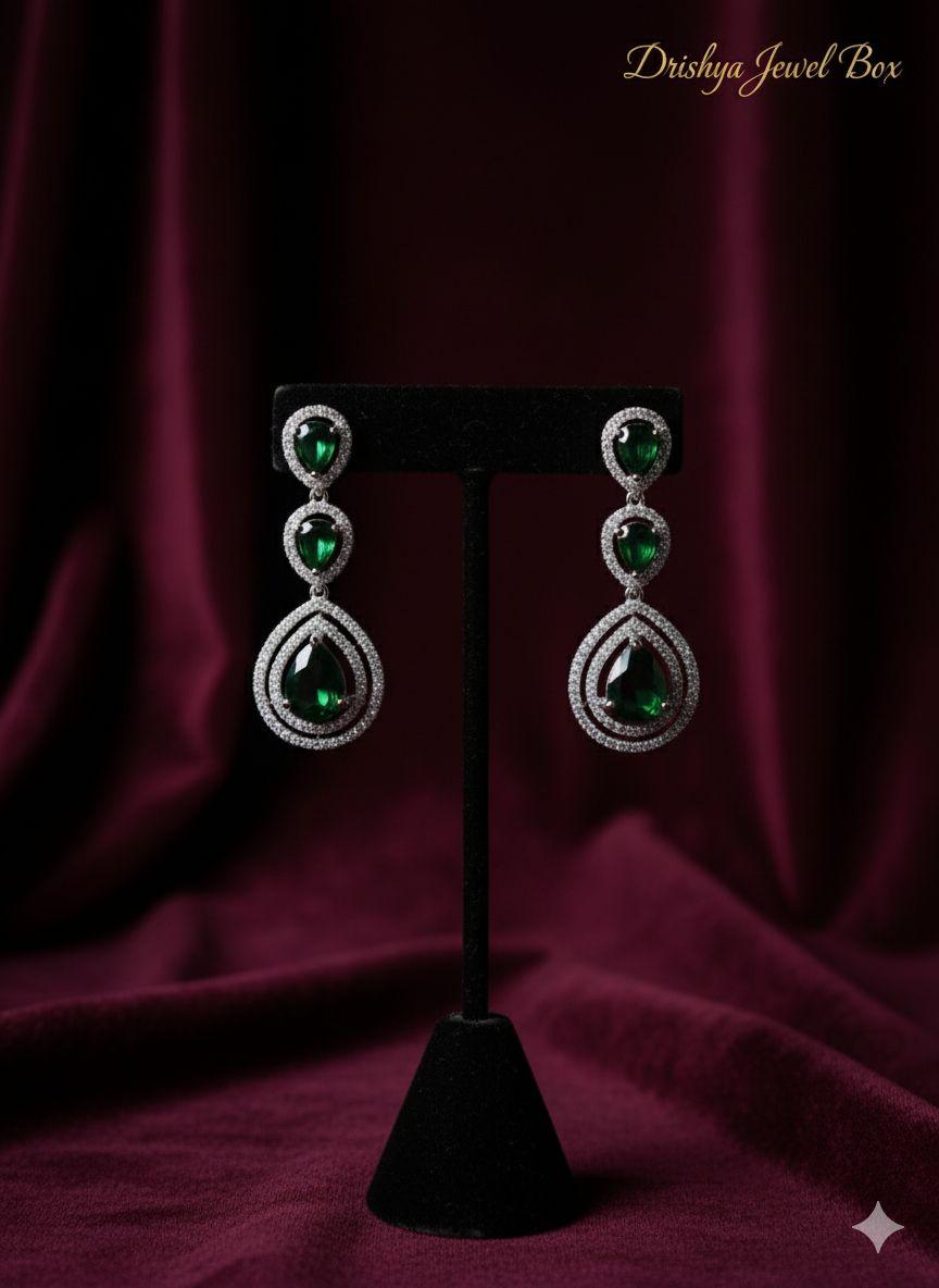 Ad long earrings, with green stone